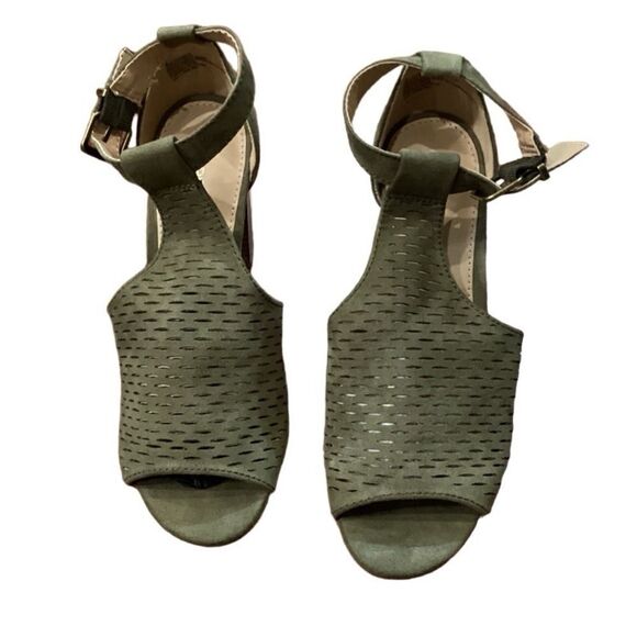 EXPRESS Perforated chunky block heel shoes olive green size 6 peep toe - Picture 10 of 10